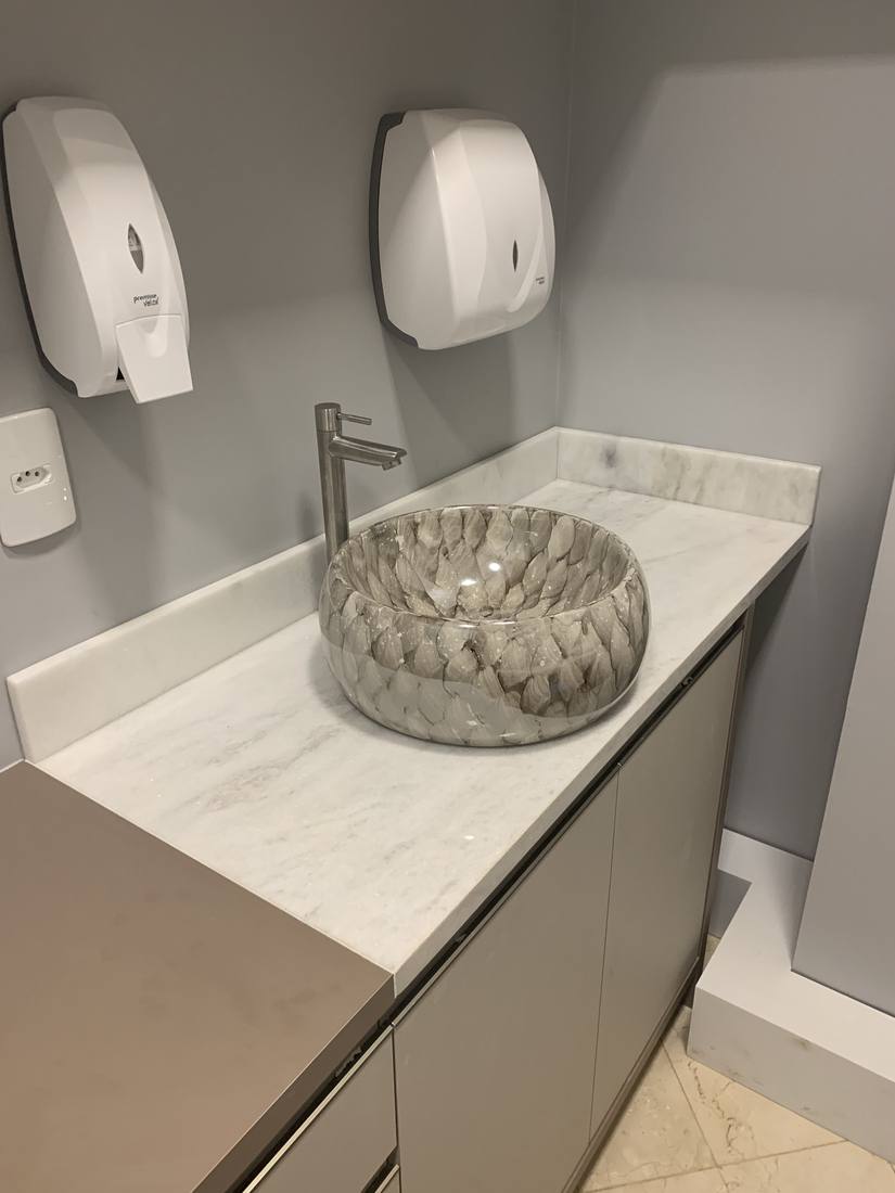 Baño en piedra a medida