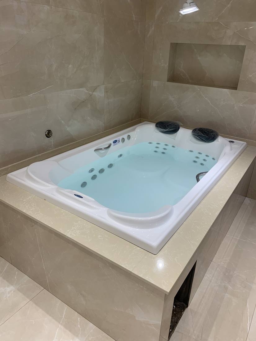 Baño en piedra a medida