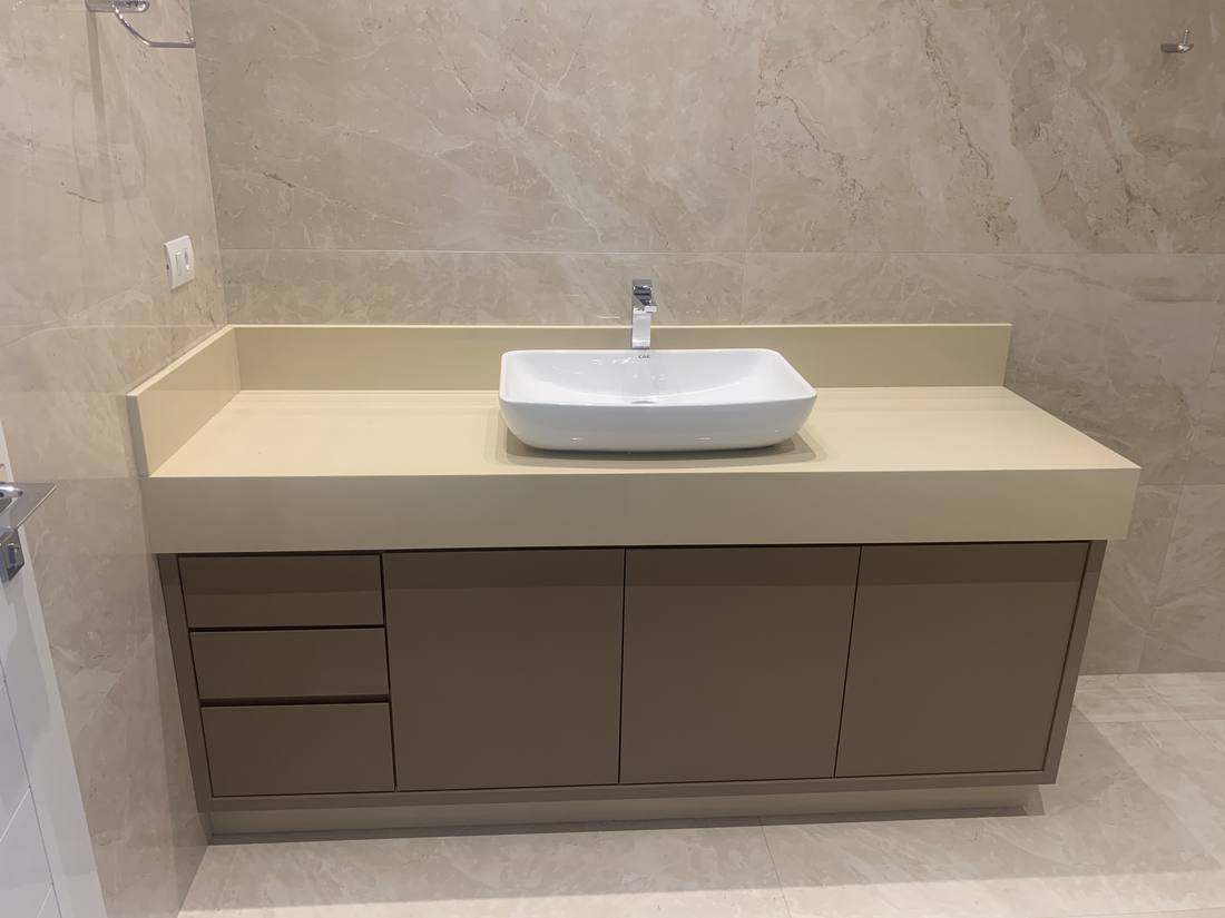 Baño en piedra a medida